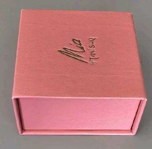 Mia by Tanishq ear ring or pendant Box