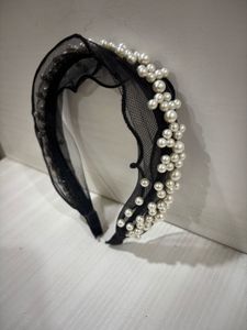 Elegant Pearl Embellished Headband