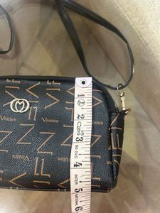 Stylish Crossbody Bag with freebies 🎁
