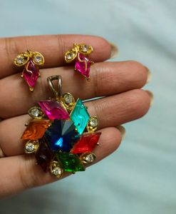 Pendant Set With Studs
