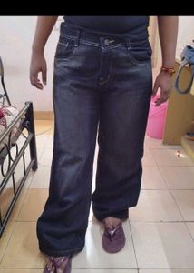 New classic bellbottom , jeans style trendi