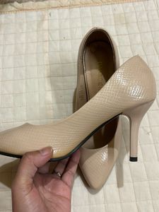 Elegant Pointed Toe Heels