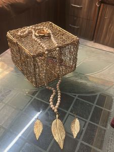 Leaf Pendant Necklace & Earrings Set