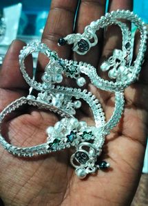 Women Anklet Green Stone Design