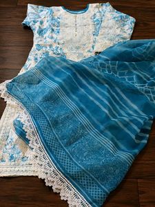 Elegant White &amp; Blue Floral Farshi Set