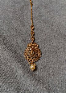 Exquisite Gold Maang Tikka with Pearls