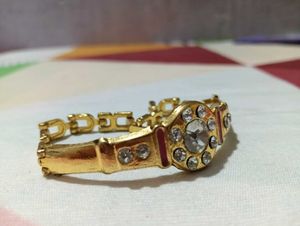 Elegant Gold Tone Bracelet with Stones 🎗☺