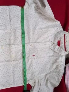 IZOD Dotted Casual Shirt GENTLY USED