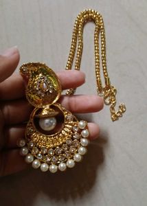Elegant Pearl &amp; Crystal Necklace
