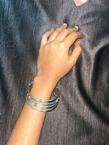 Set of 4 Elegant Bangles