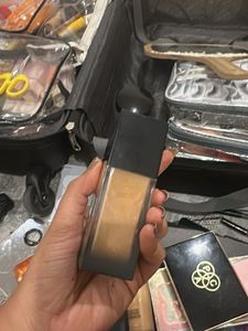 Huda Beauty Foundation - Glowy Finish
