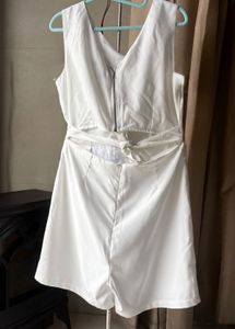 Chic White Sleeveless Jumpsuit