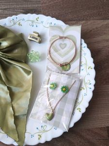 Green Bow &amp; Jewelry Set