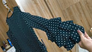 🔥🔥Black Polka Dot Cold Shoulder Top