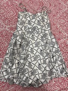 Chic Black &amp; White Geometric Print Dress
