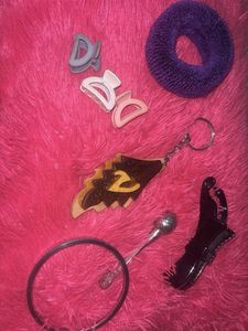 v alphabet wodden keyring
