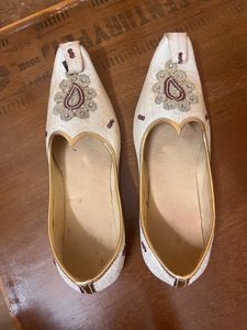 Mojari For Wedding