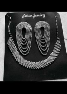 Sparkling Rhinestone Necklace &amp; Earring Set