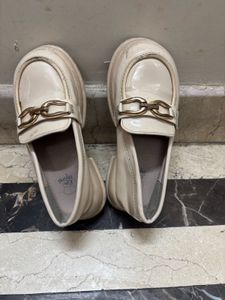 Stylish Cream Loafers with Gold Accent