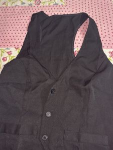 Sleek Black Sleeveless Vest Top