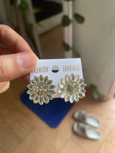 Elegant Floral Stud Earrings