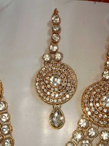Exquisite Kundan Necklace Set with Earrings