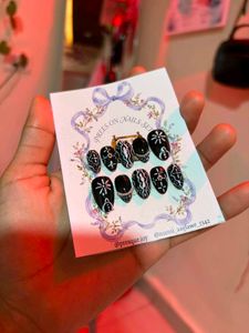 Press-On Nails Set
