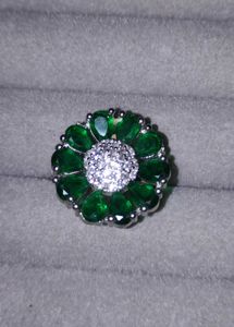 Stunning Emerald Flower Ring