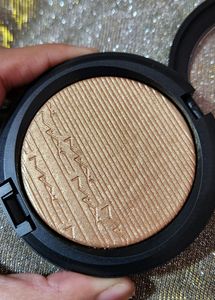 M.A.C Extra Dimension Skinfinish Highlighter