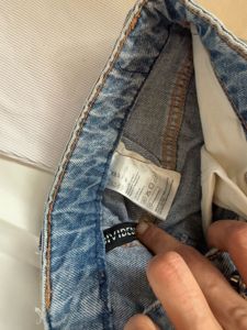 H&amp;M Blue Jeans Size 28