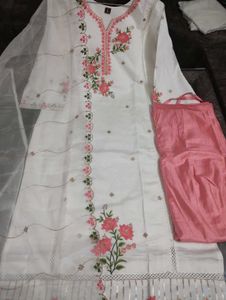 Beautiful White &amp; Pink Embroidered Kurta Set