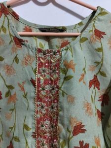 Floral Print Kurta set with Embellished Neckline