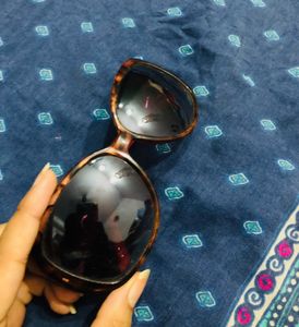 black goggle/chasma/glasses/sunwear/spectacles