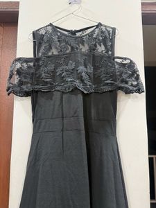 Chic Black Cold Shoulder Lace Dress