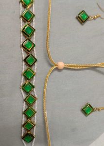 Elegant Green Stone Choker with Earrings