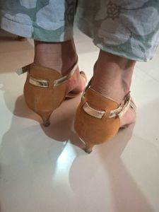 Footin Tan &amp; Gold Heels - Size 5