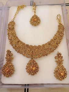 Golden Necklace With Tikka