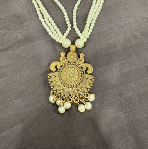 Elegant Pearl Necklace with Pendant