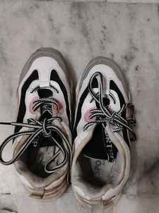 Women sports shoes