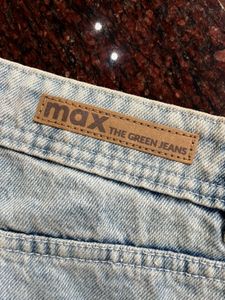 Light Wash Distressed loose Jeans