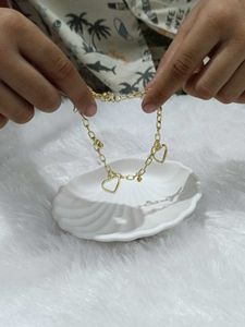 Chic Gold Heart Charm Bracelet