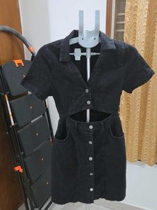 Chic Black Cut-Out Denim Dress