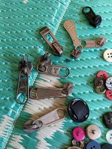 buttons,chain holder