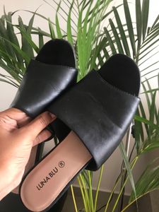 Black Luna Blu footweae