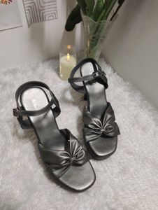 Chic Heels with Bow Detail ✨