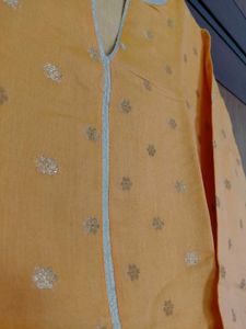 Orange kurta with gold motifs size XL