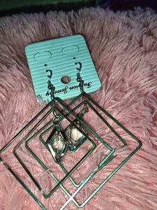 6 pairs of earrings