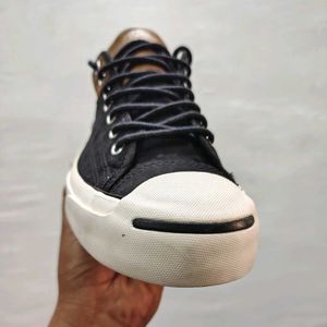 Classic Black Canvas Sneakers brand new no bill n