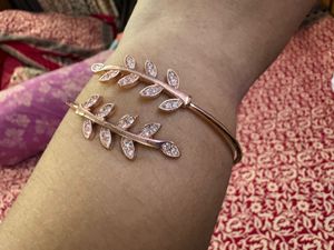 Sparkling Leaf Design Charm Bracelet | Adjustable