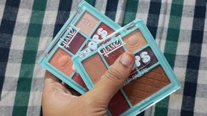 Glam 21 Scoops Makeup Pallette